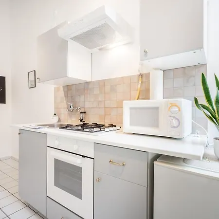 Bpr Vinyl Style With A/c Budapest