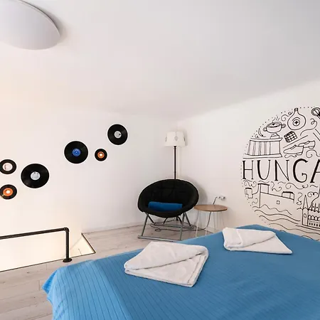 Bpr Vinyl Style With A/c Budapest